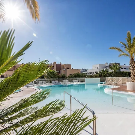 Vivi Homes - Sara Pool, Terrace, Golf &